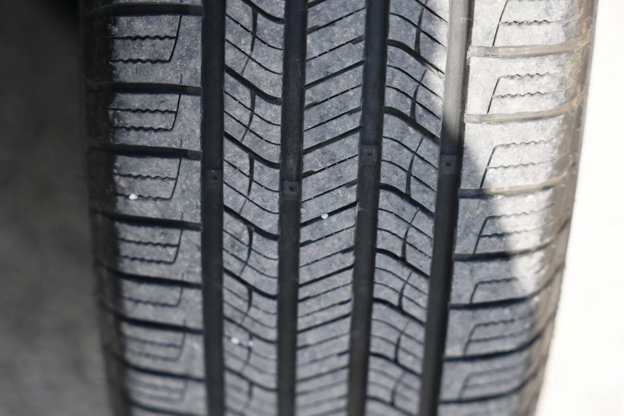 Used 2014 Jeep Compass Latitude w/ Sun/Sound Group image 28