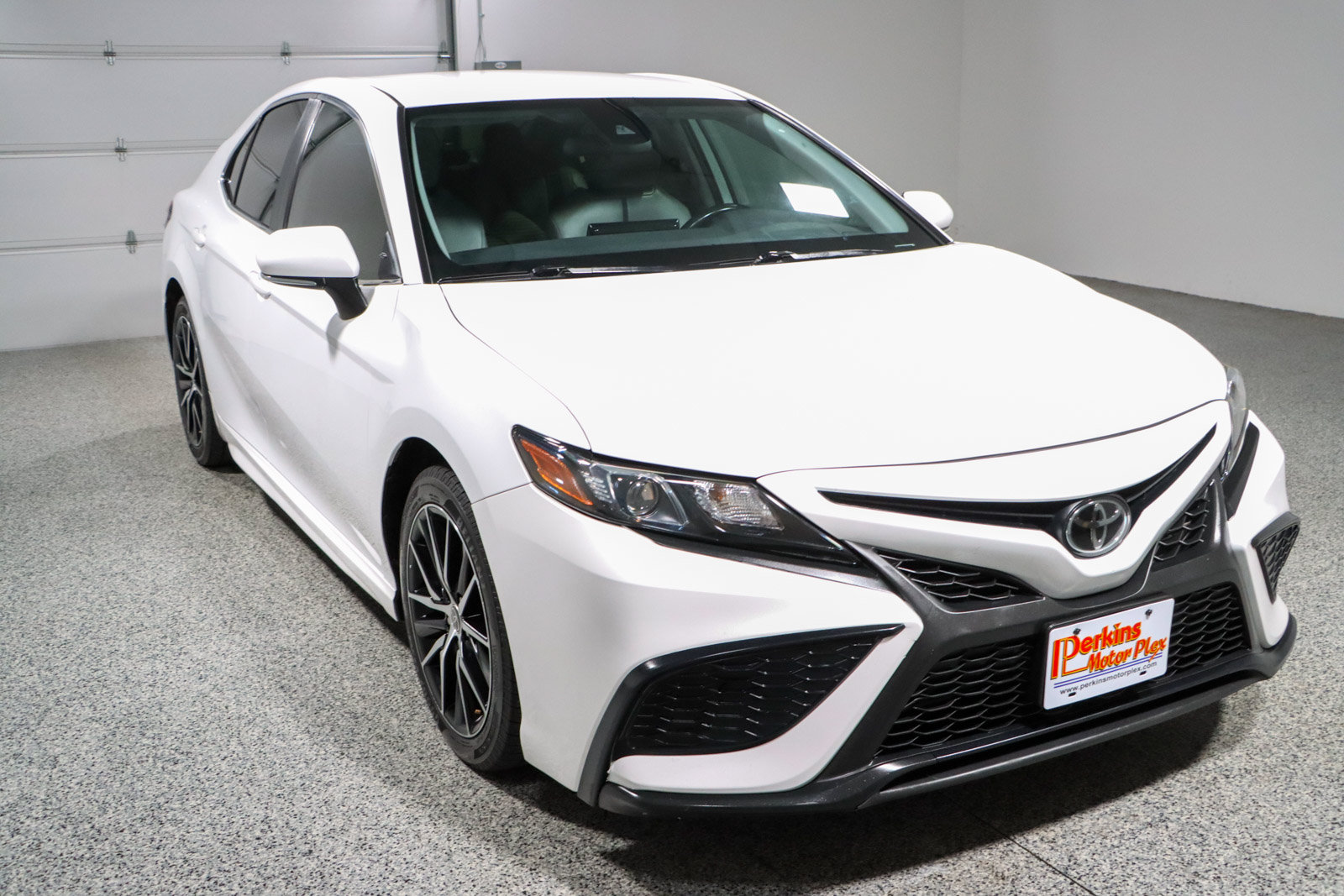 Used 2023 Toyota Camry SE FWD image 5