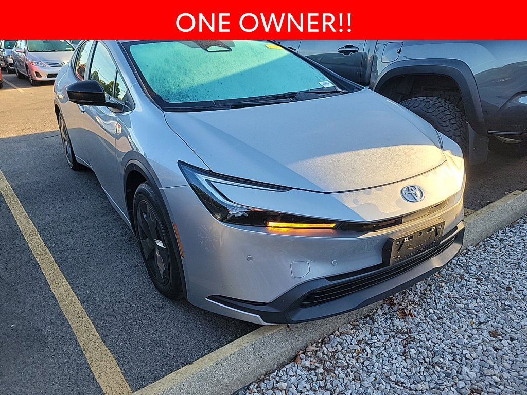 Used 2025 Toyota Prius LE FWD image 3