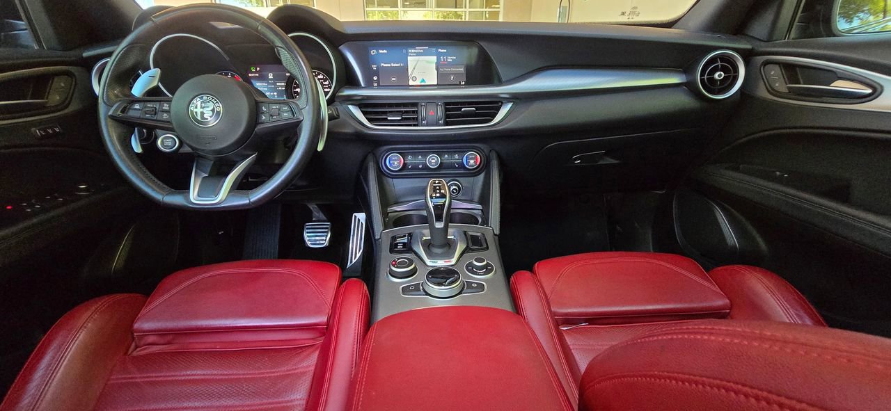 Used 2022 Alfa Romeo Stelvio Veloce AWD/4WD image 26