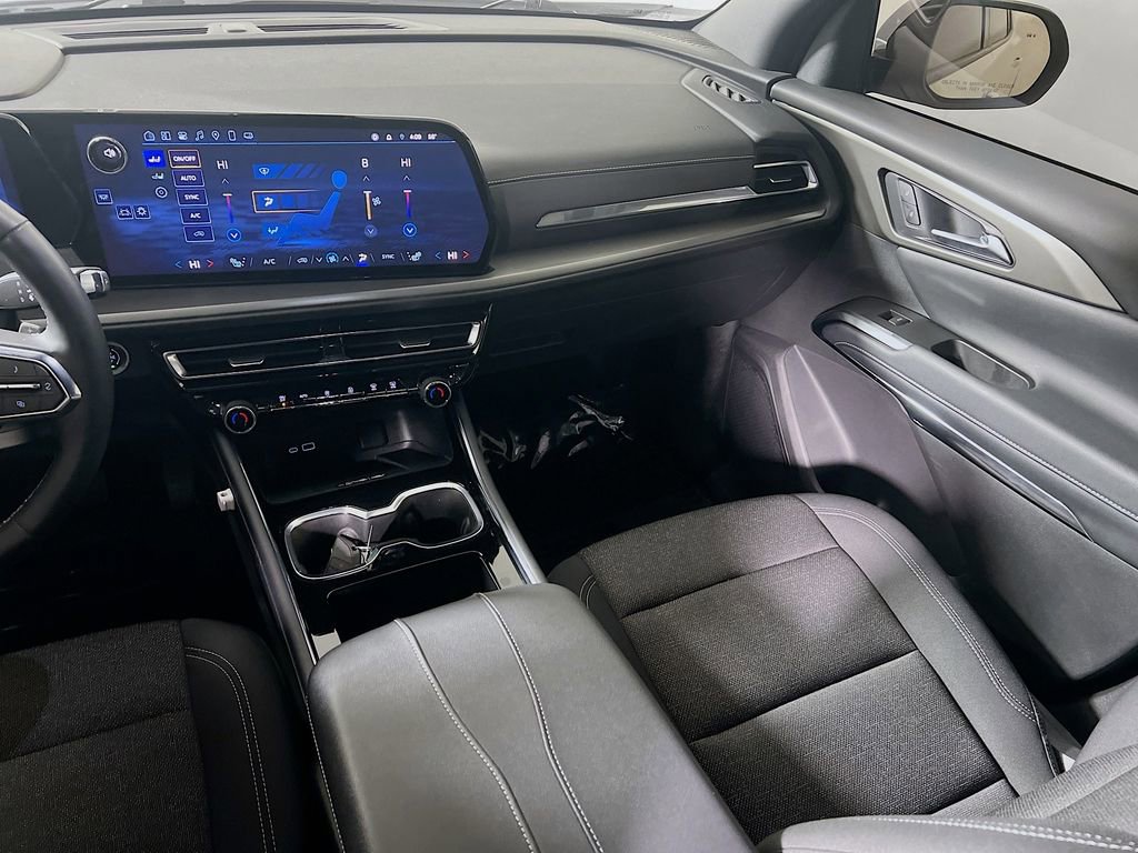 Used 2025 Chevrolet Traverse LT w/ Sun and Wheel Package image 21