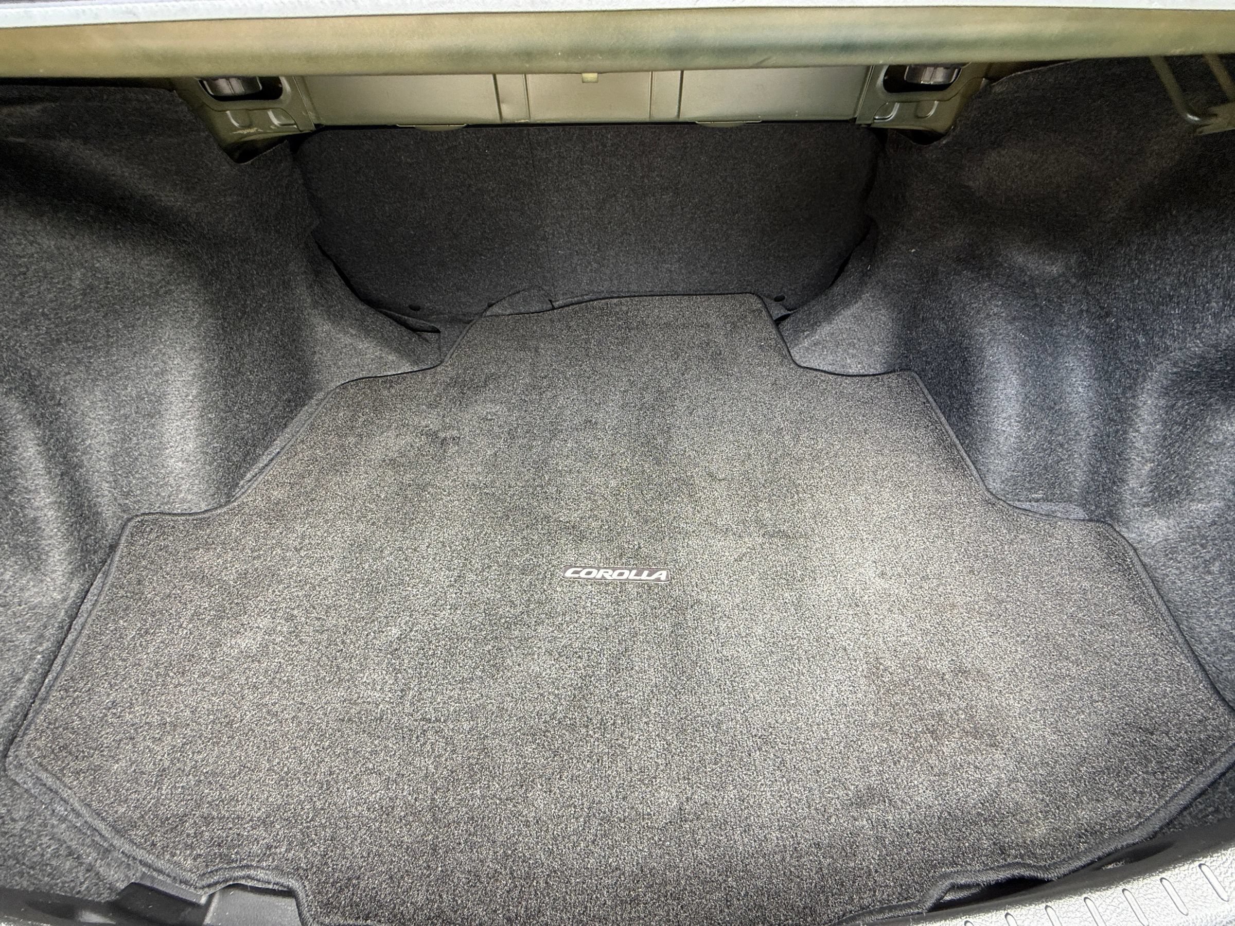 Used 2019 Toyota Corolla SE w/ Carpet Mat Package (TMS) FWD image 24