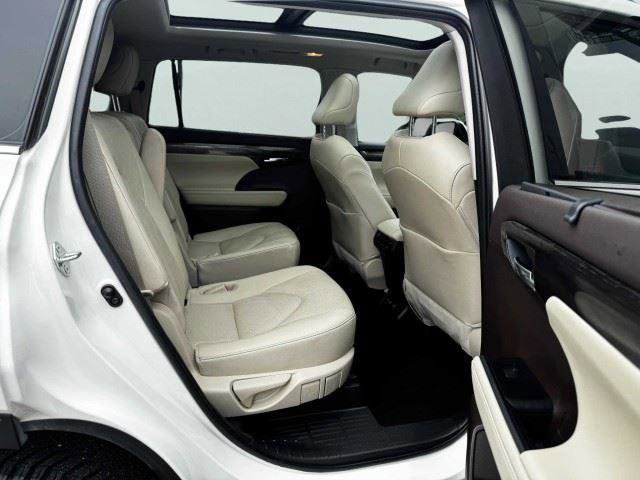 Used 2021 Toyota Highlander Platinum AWD/4WD image 54