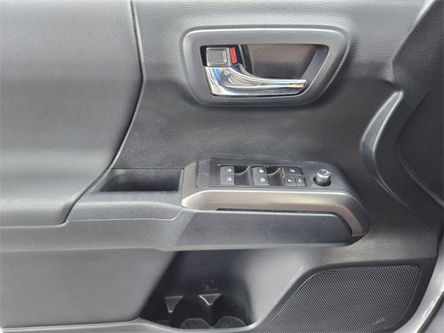 Used 2017 Toyota Tacoma TRD Sport image 30