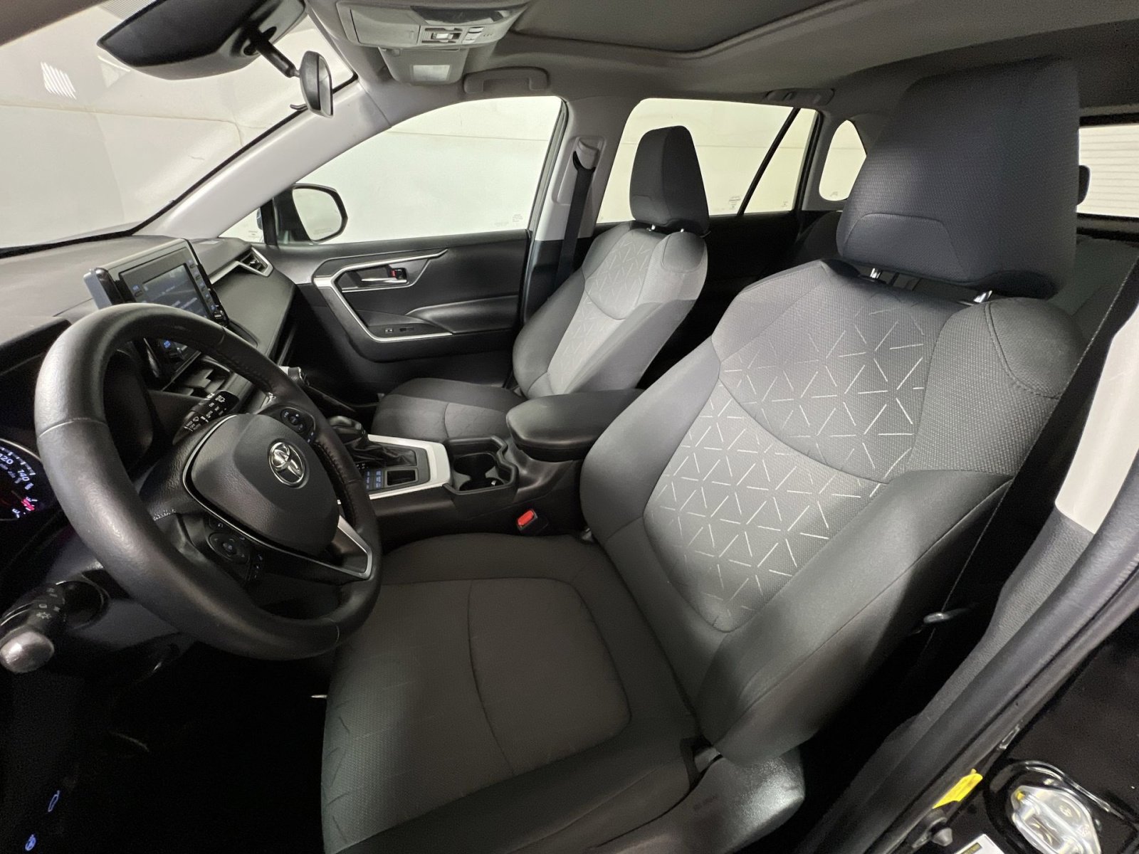 Used 2020 Toyota RAV4 XLE w/ Convenience Package image 13