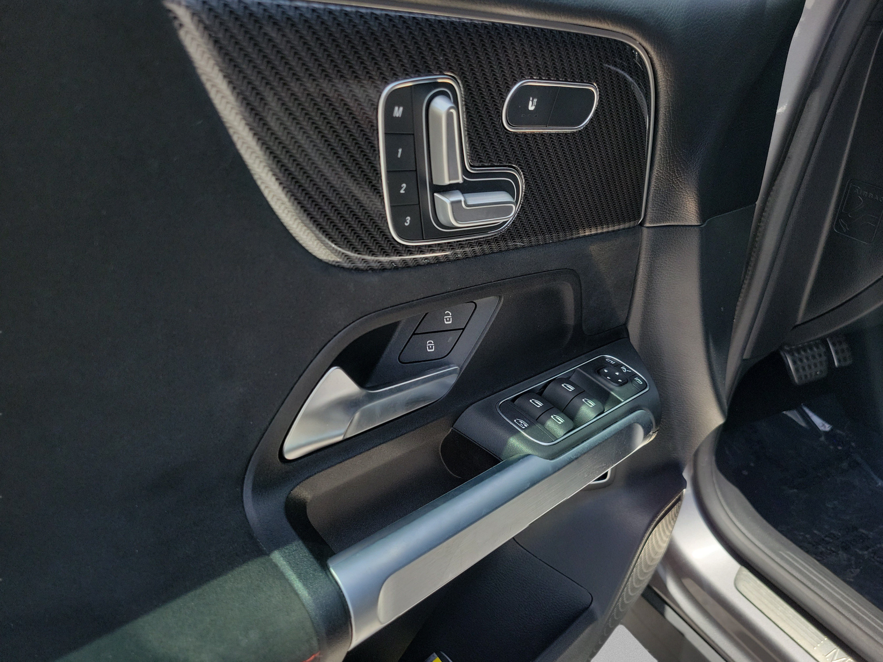 Used 2023 Mercedes-Benz GLB 250 image 17