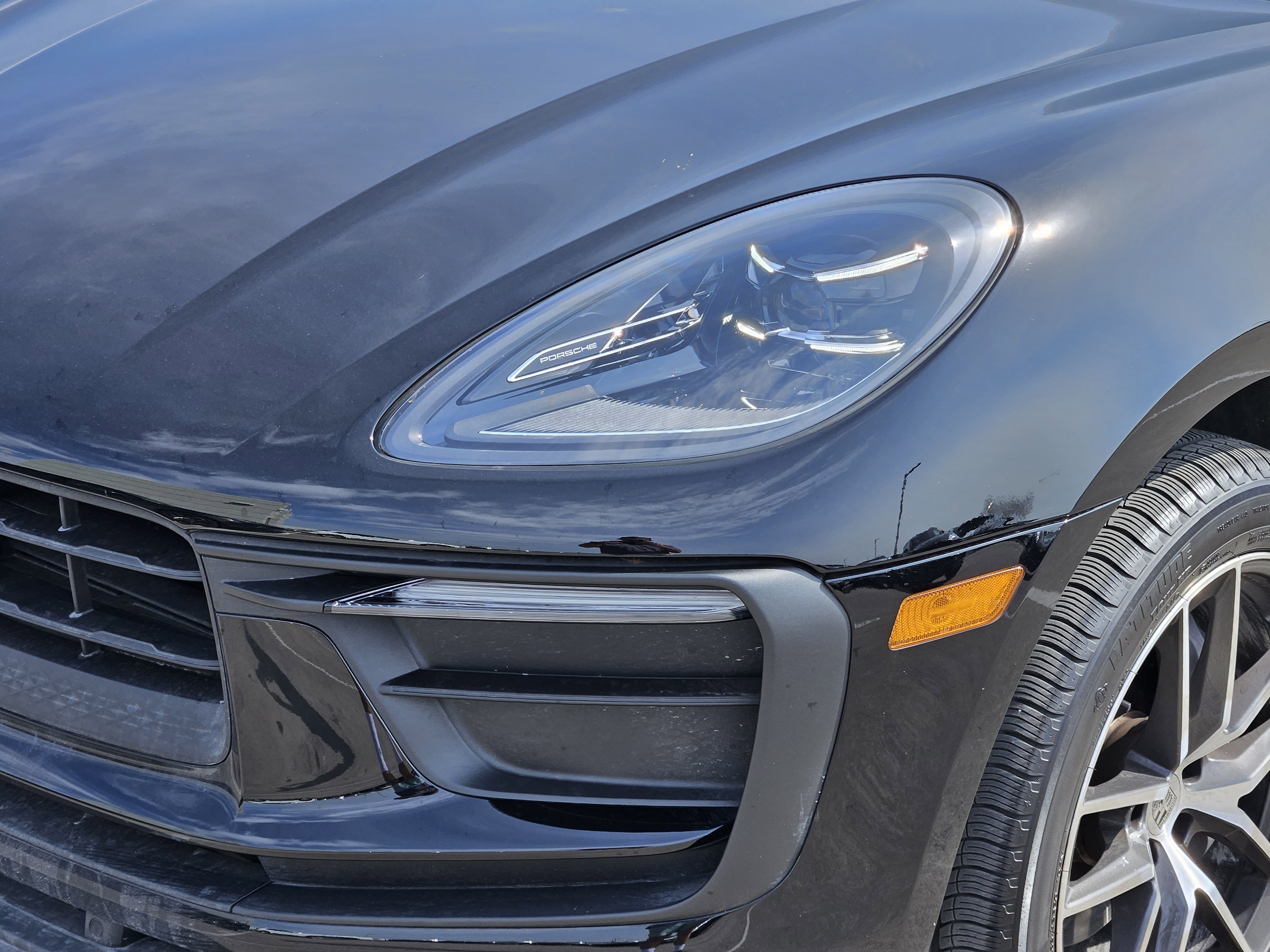 Certified 2025 Porsche Macan image 12