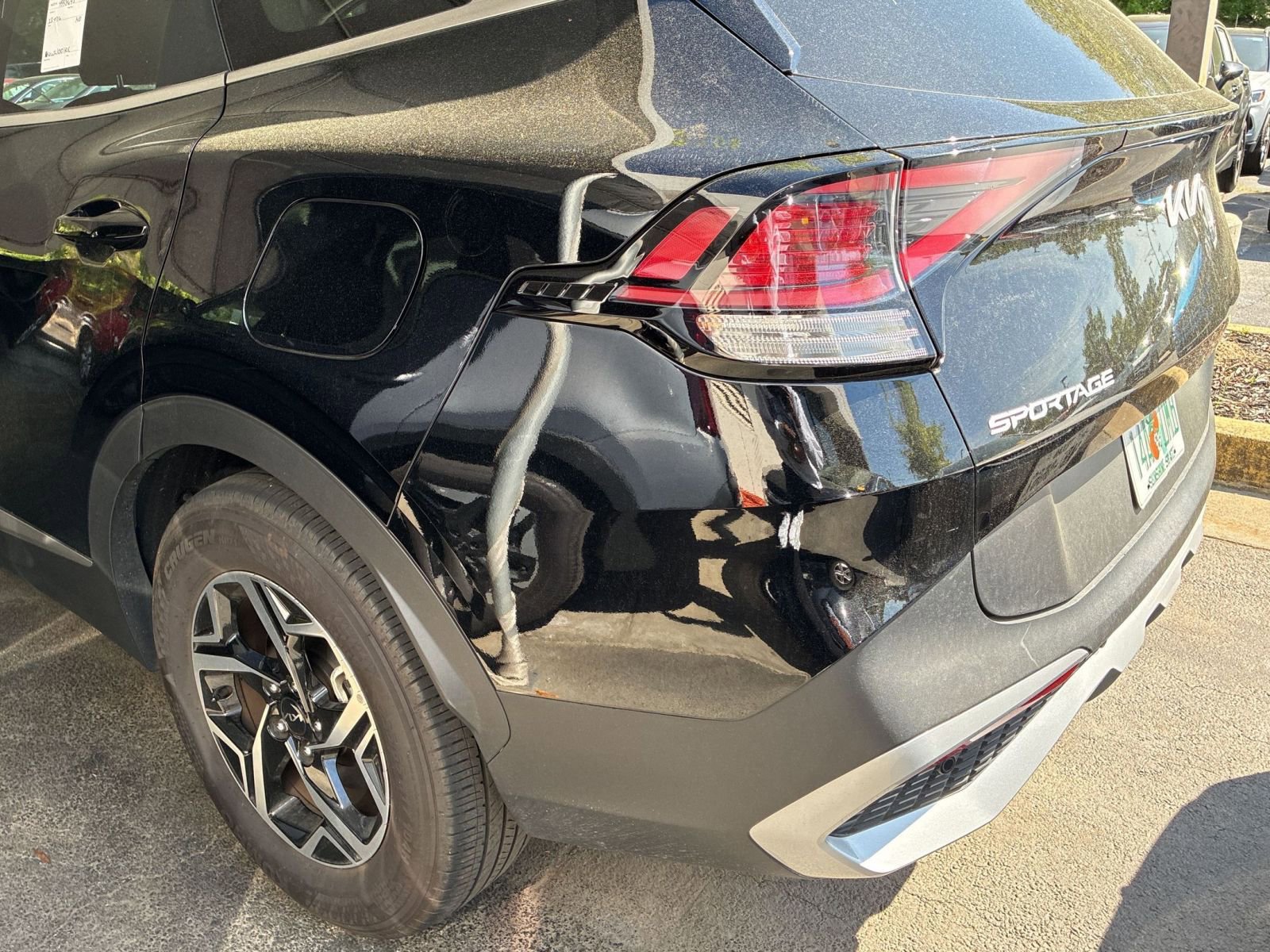 Used 2025 Kia Sportage LX image 4