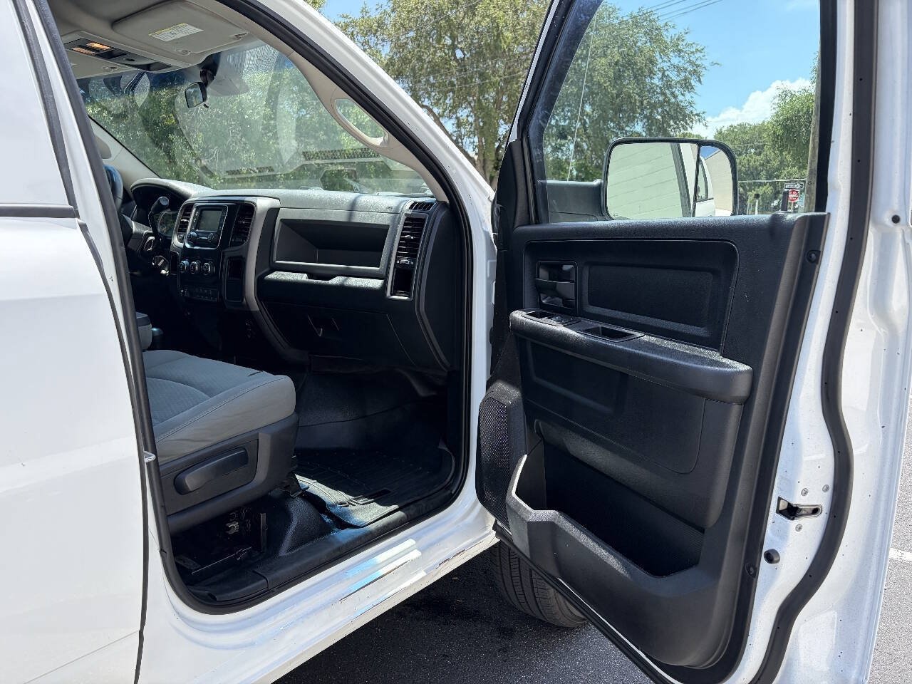 Used 2017 RAM 2500 Tradesman w/ Chrome Appearance Group AWD/4WD image 83
