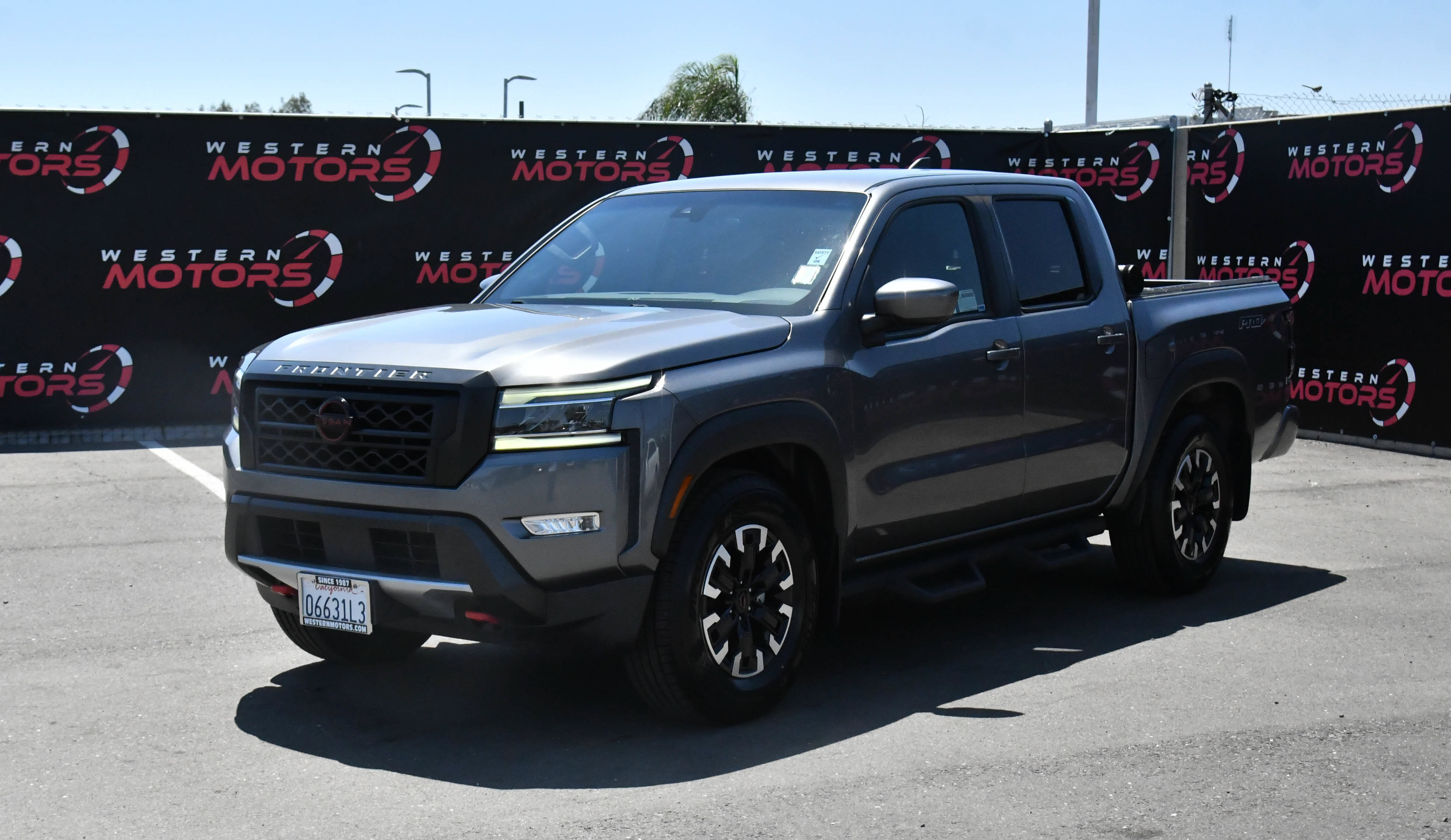 Used 2022 Nissan Frontier Pro-X RWD image 3