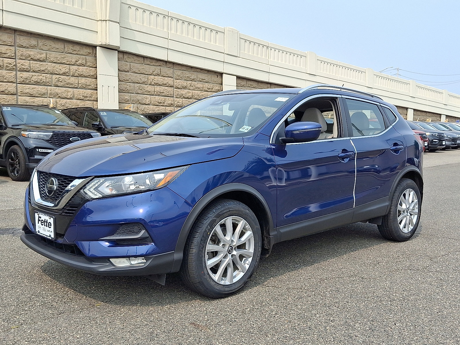 Used 2021 Nissan Rogue Sport SV image 1