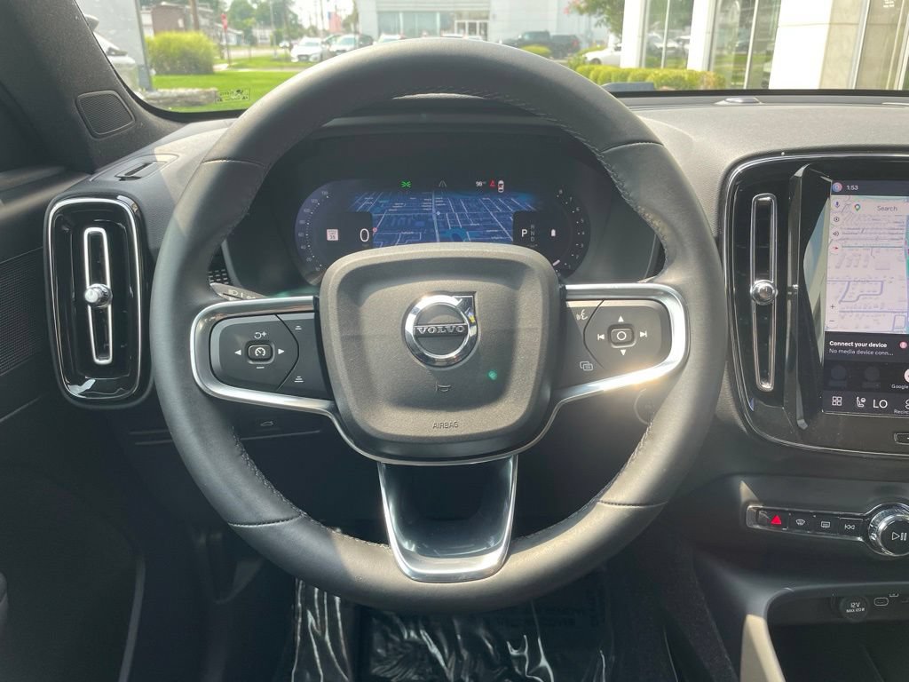 Certified 2025 Volvo XC40 B5 Plus AWD/4WD image 19