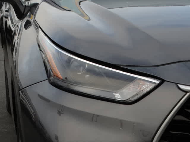 Used 2023 Toyota Highlander XLE image 5
