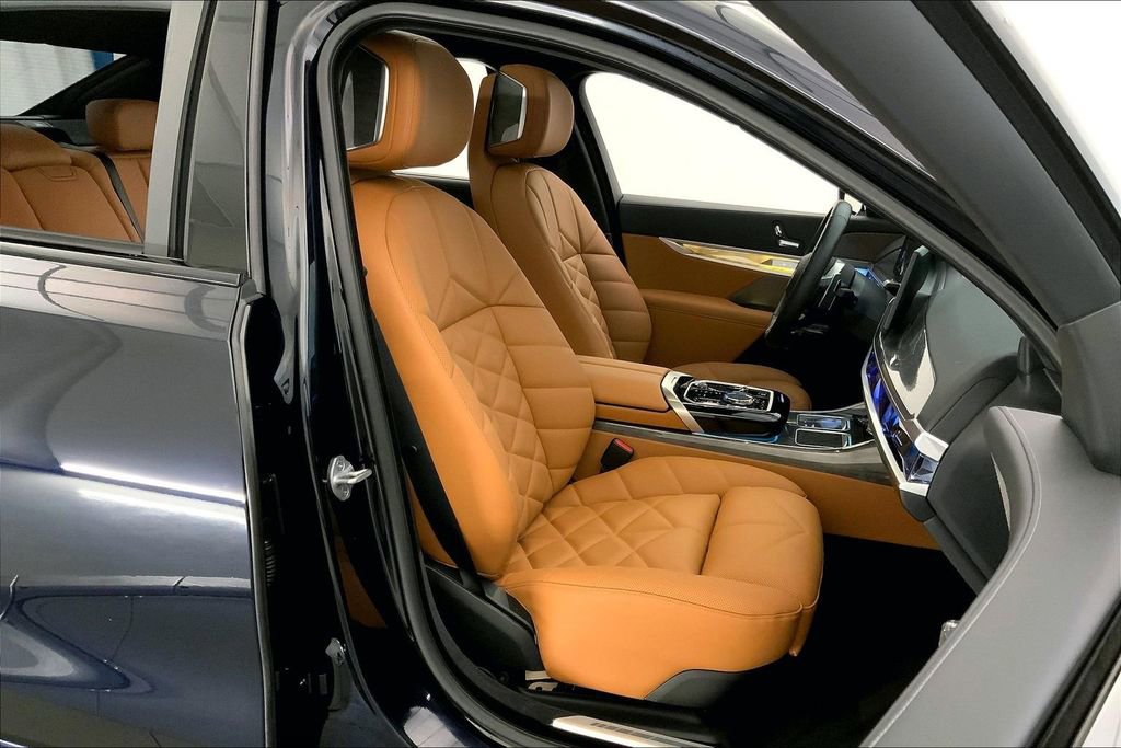 Used 2025 BMW 740i xDrive image 6