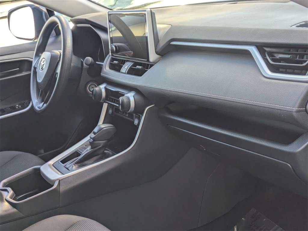 Used 2025 Toyota RAV4 LE image 32