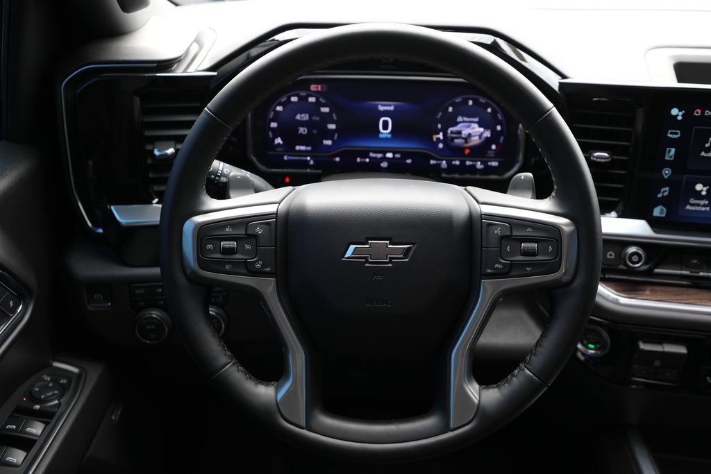 Used 2024 Chevrolet Silverado 1500 LT Trail Boss w/ LT Trail Boss Premium Package AWD/4WD image 3