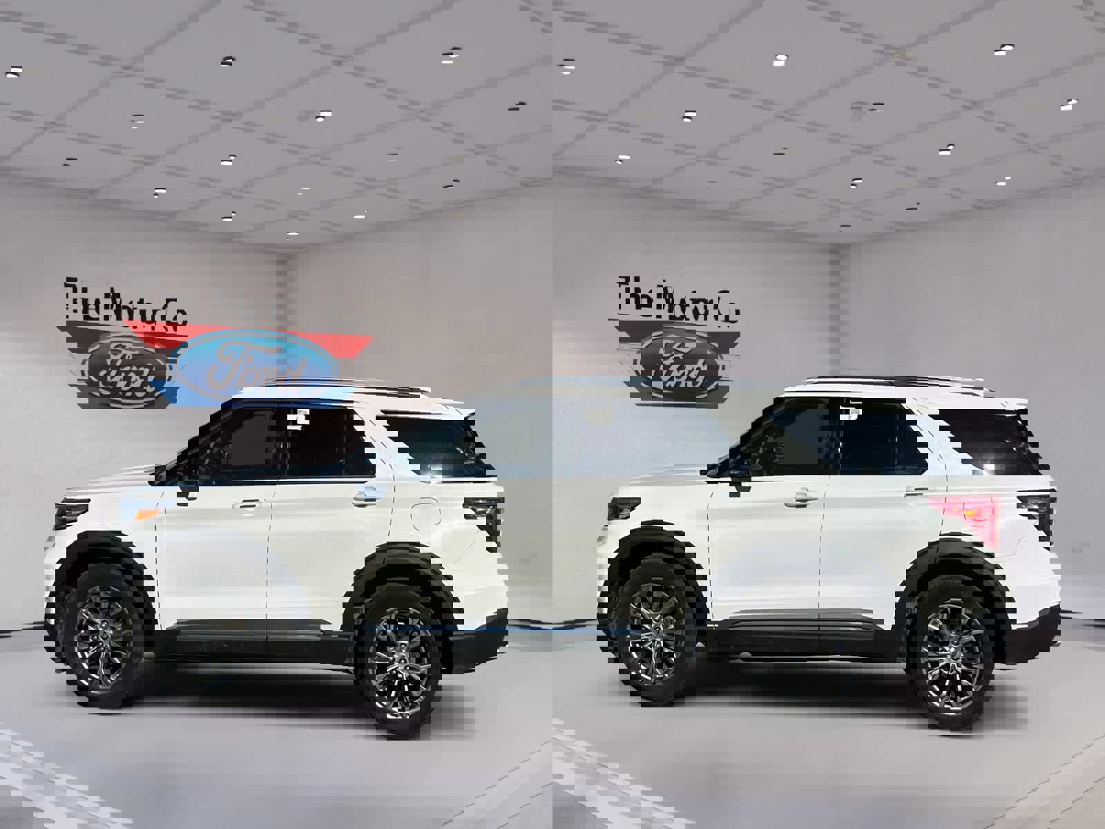 Certified 2022 Ford Explorer Limited w/ Class IV Trailer Tow Package image 8