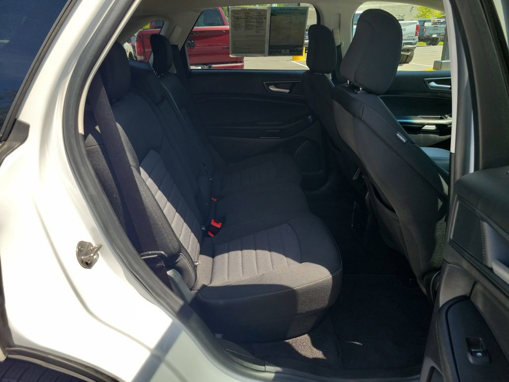 Used 2020 Ford Edge SE image 37