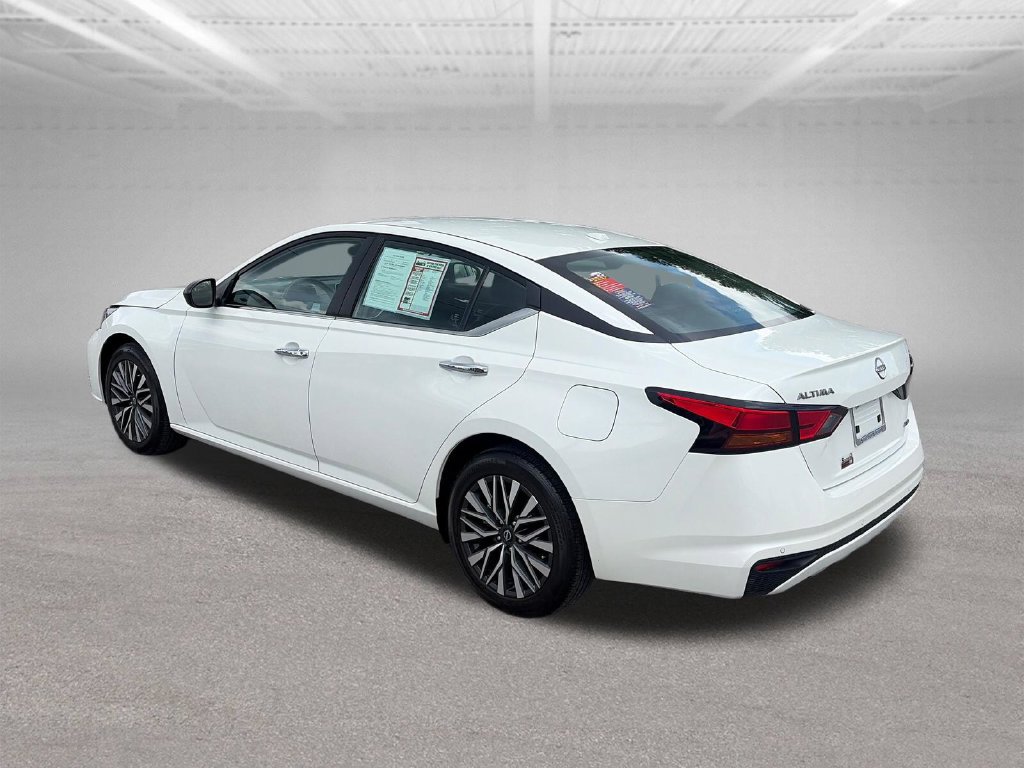 Used 2024 Nissan Altima 2.5 SV AWD/4WD image 4