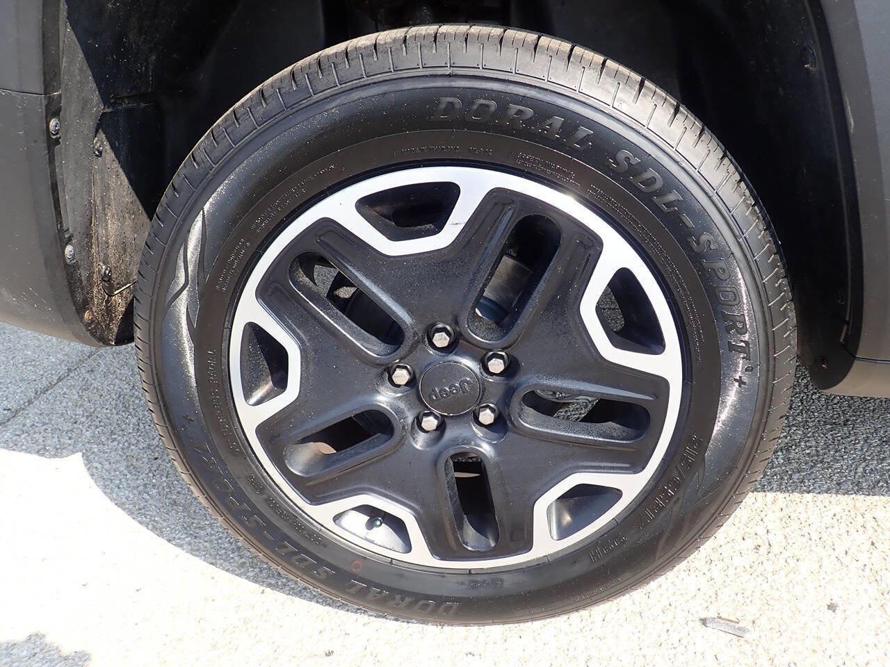 Used 2016 Jeep Renegade Trailhawk w/ Cold Weather Group image 33