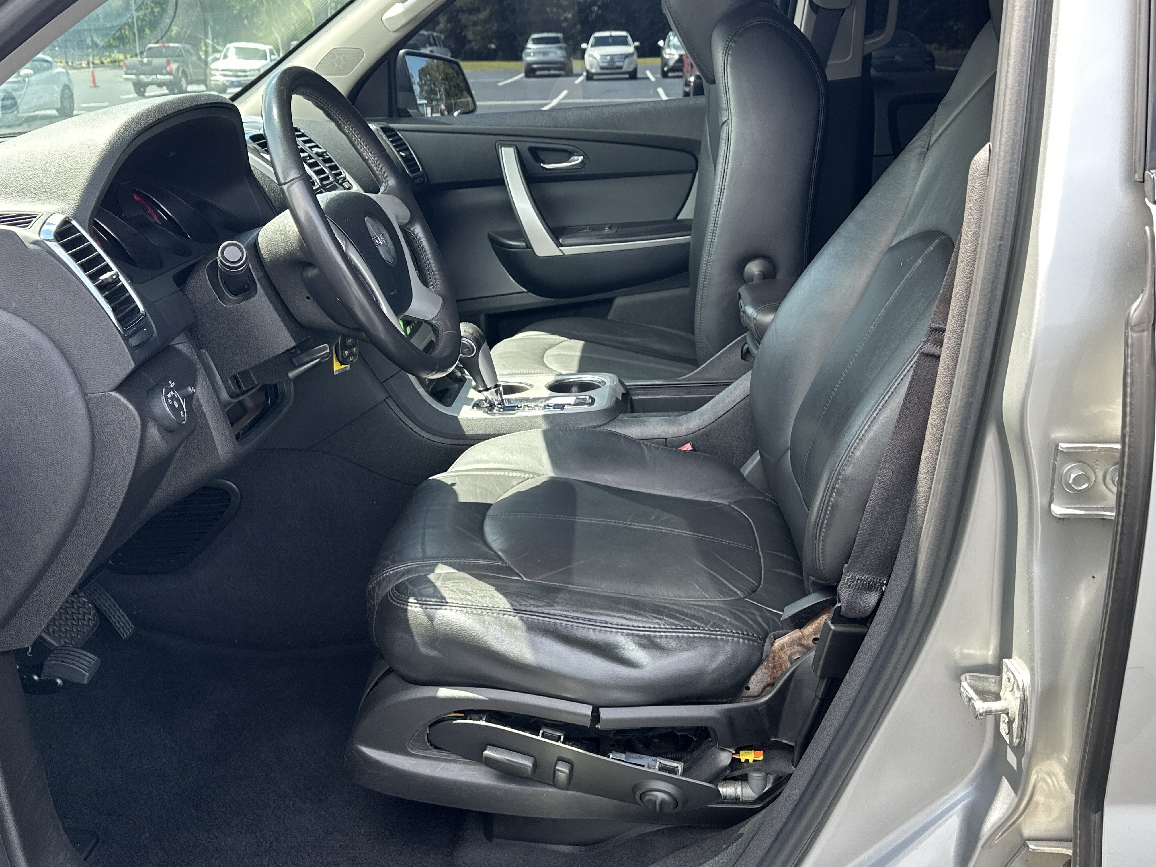 Used 2011 GMC Acadia SLT FWD image 9