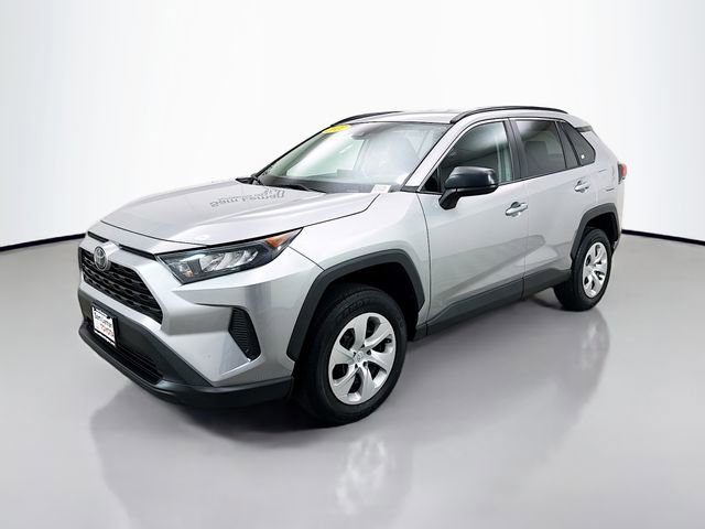 Used 2021 Toyota RAV4 LE image 3
