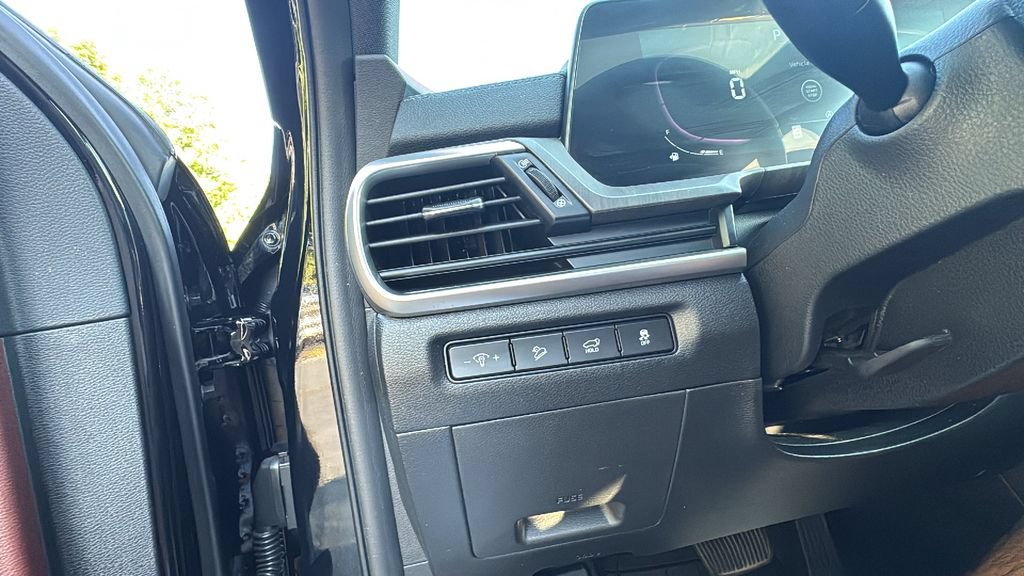 Used 2024 Kia Telluride EX w/ EX Captain's Chair Package AWD/4WD image 15