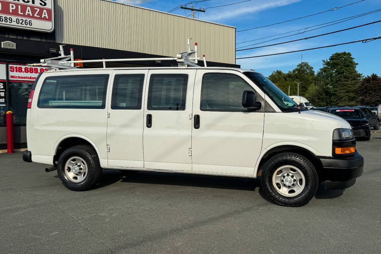 Used 2018 Chevrolet Express 2500 w/ Driver Convenience Package RWD image 3