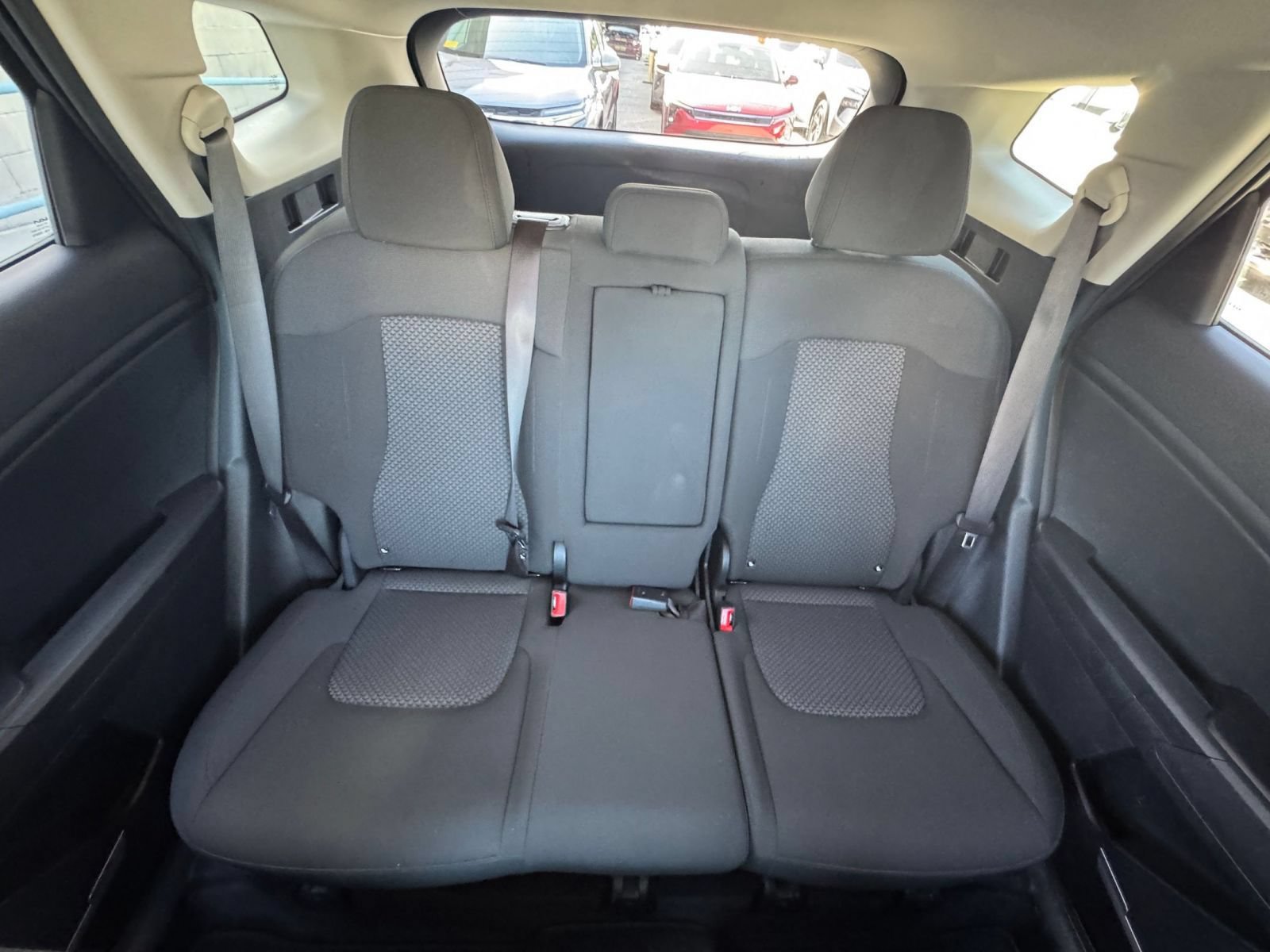 Used 2025 Kia Sportage LX FWD image 37