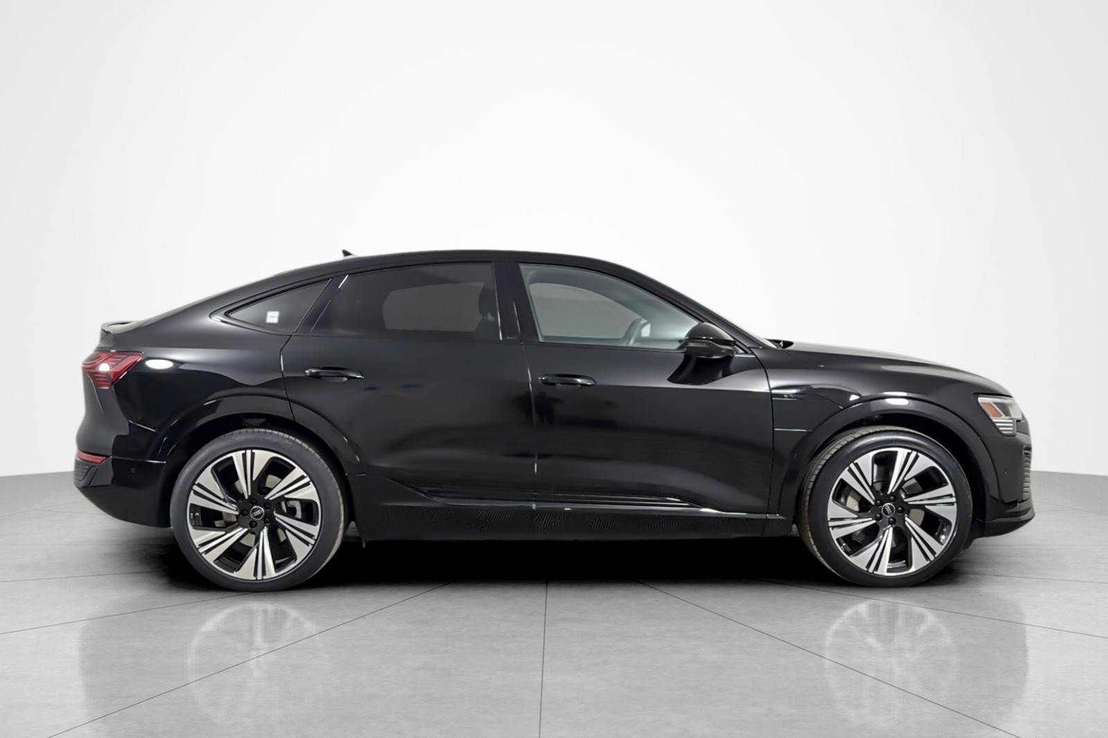 Used 2024 Audi Q8 e-tron Prestige AWD/4WD image 6