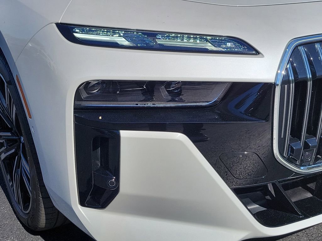 Used 2024 BMW 760i xDrive w/ Executive Package image 9