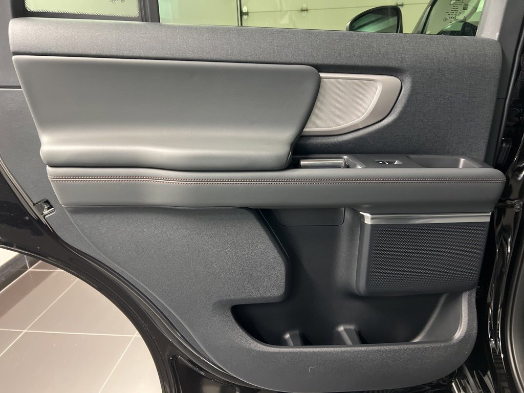 New 2025 Ford Expedition Active image 37