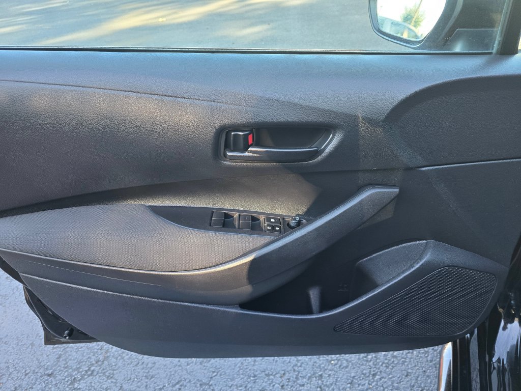 Used 2025 Toyota Corolla LE FWD image 10