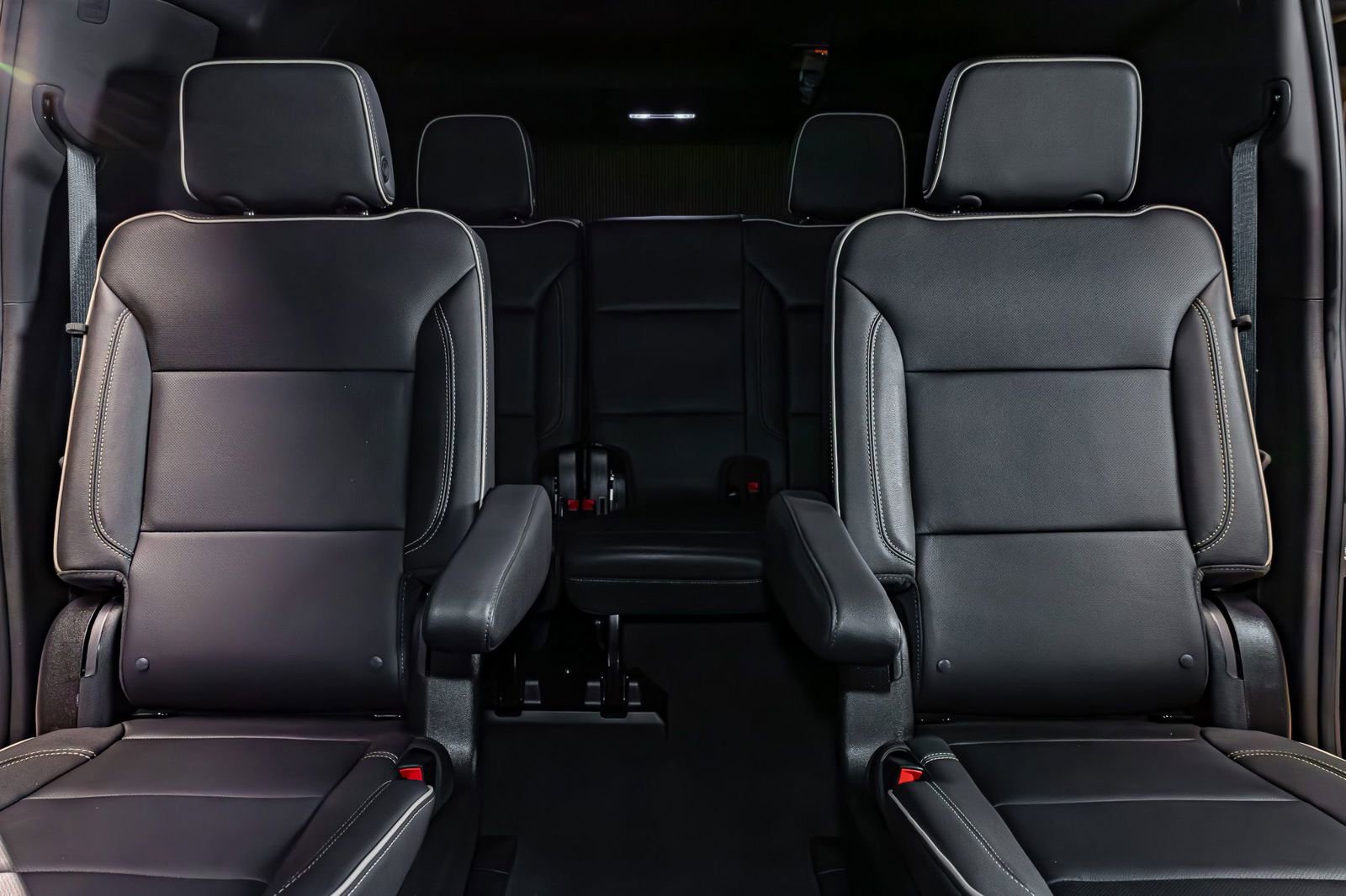 Used 2024 GMC Yukon XL SLT w/ SLT Luxury Package image 23