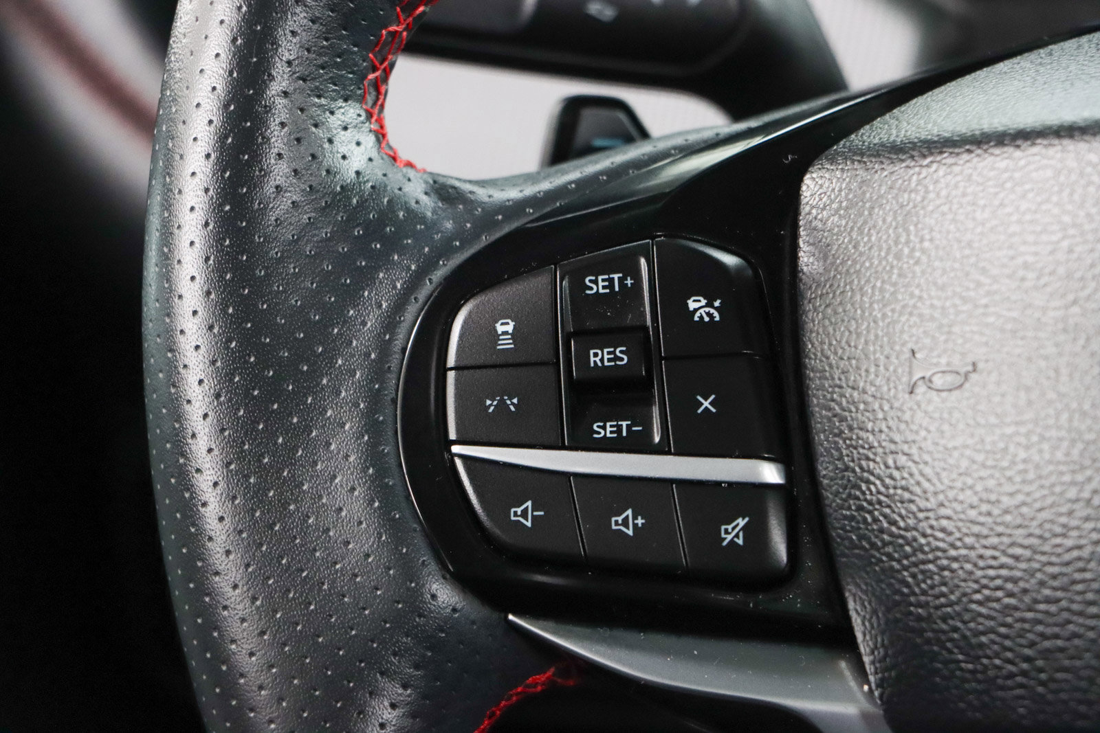 Used 2025 Ford Explorer ST AWD/4WD image 13