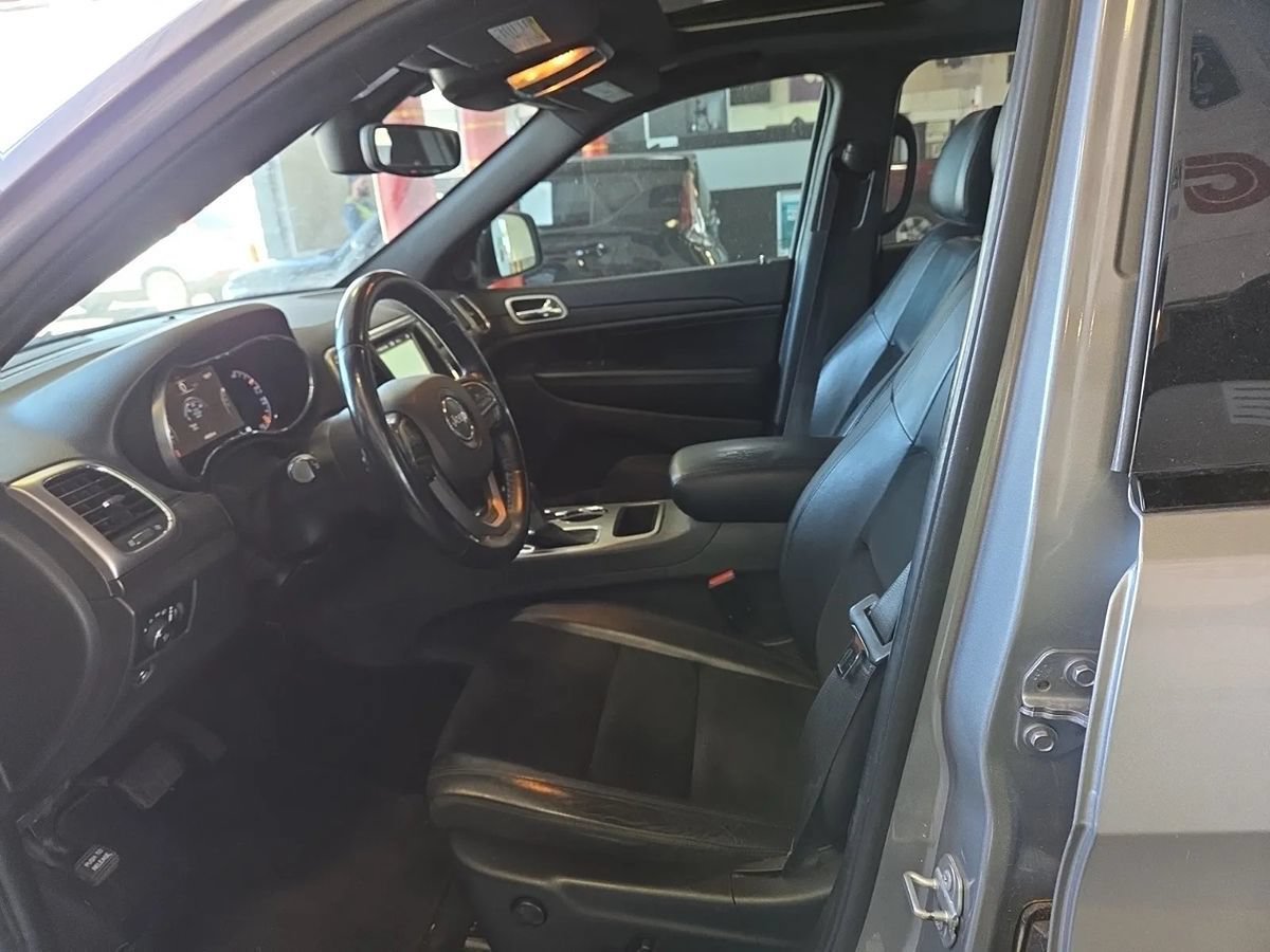 Used 2018 Jeep Grand Cherokee Altitude RWD image 9