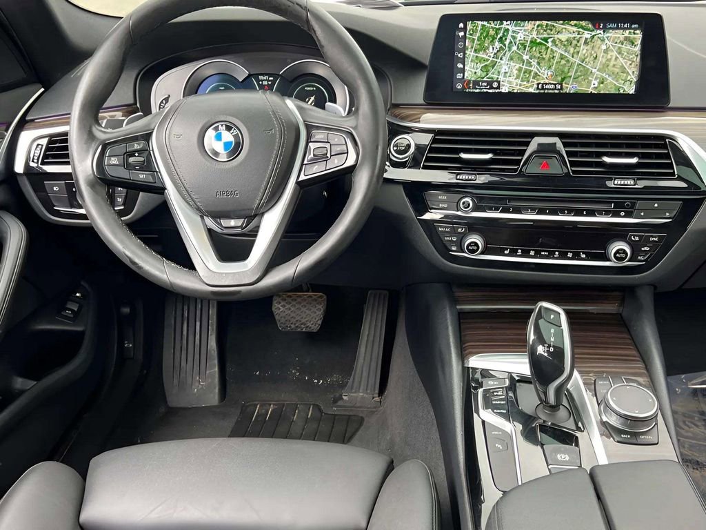 Used 2018 BMW 530e xDrive AWD/4WD image 12