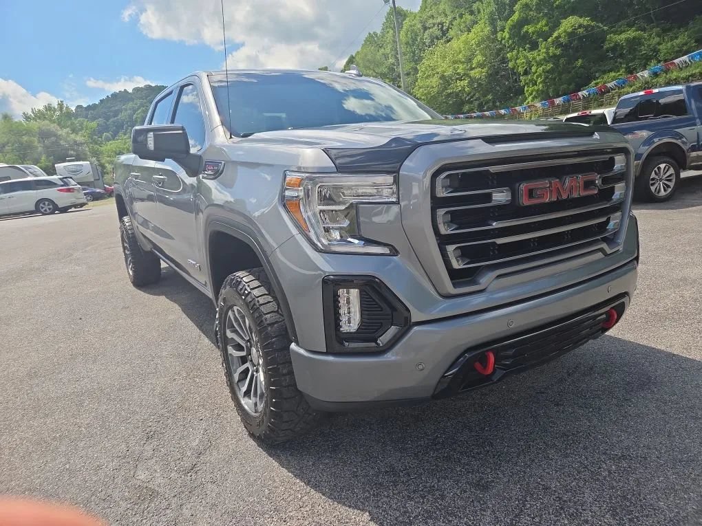 Used 2021 GMC Sierra 1500 AT4 w/ Driver Alert Package II AWD/4WD image 3