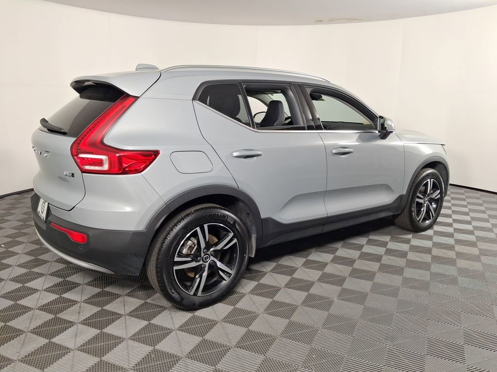 Used 2025 Volvo XC40 B5 Core AWD/4WD image 8