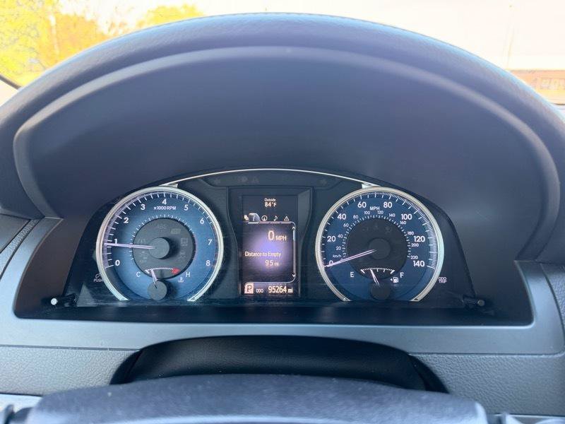 Used 2015 Toyota Camry XLE w/ Moonroof Package FWD image 16