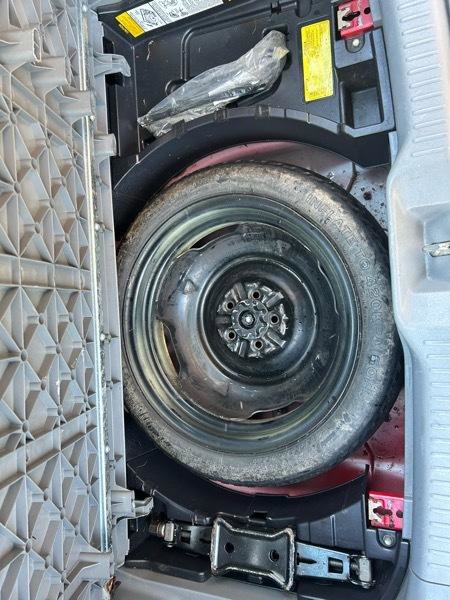 Used 2010 Pontiac Vibe w/ Preferred Package image 34