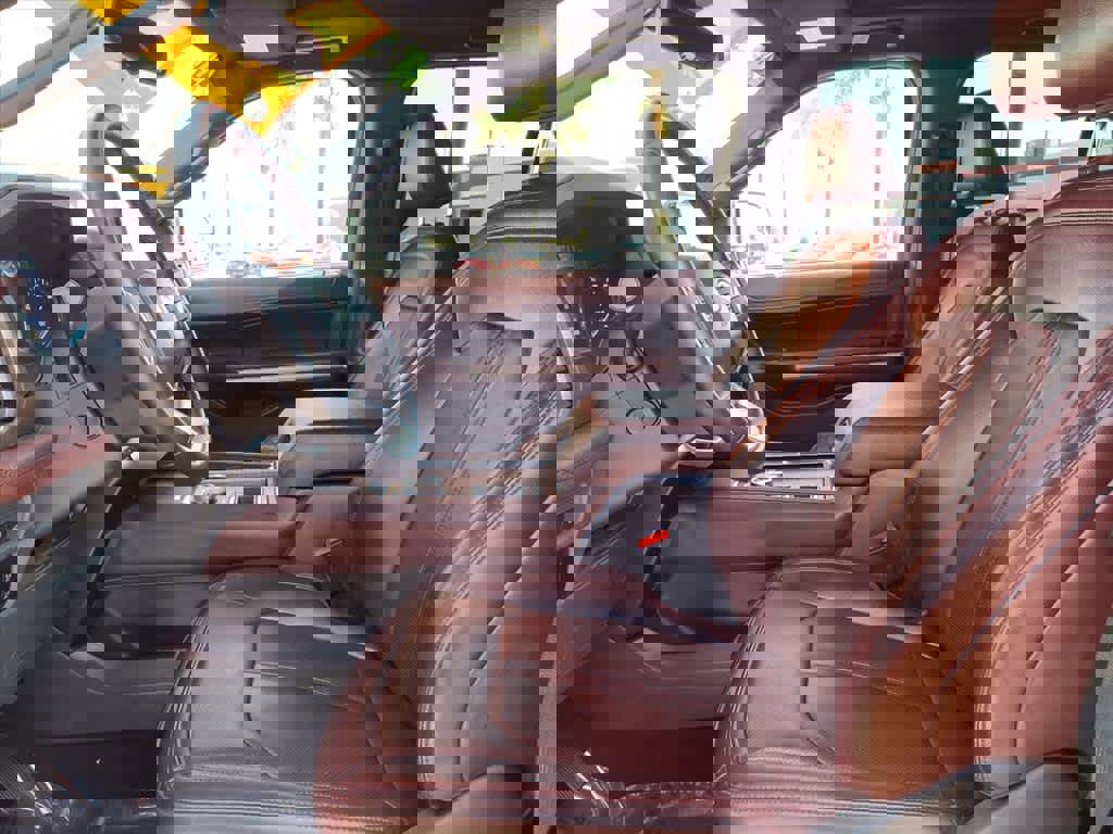 Used 2024 Ford Expedition Limited image 17