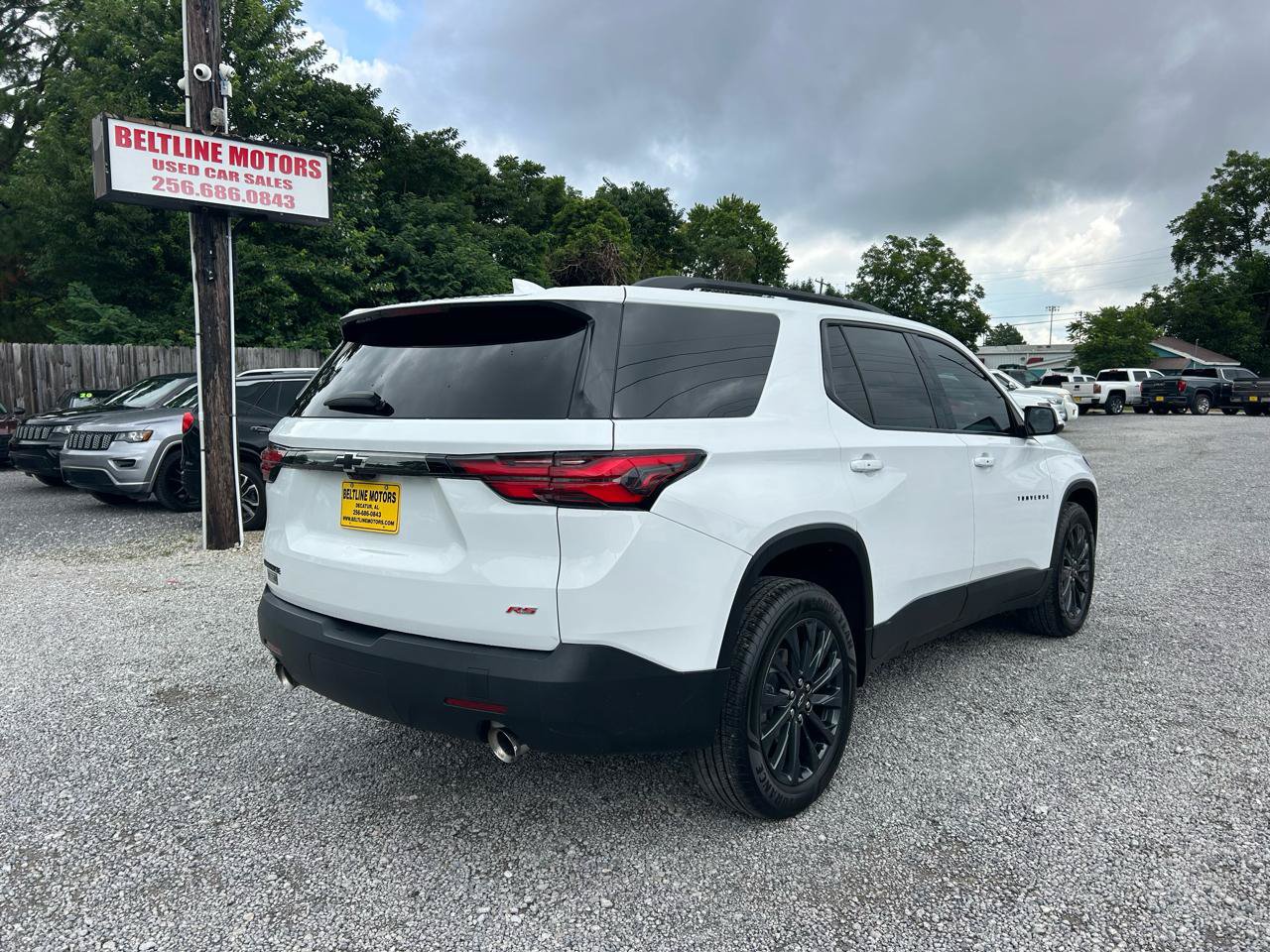 Used 2023 Chevrolet Traverse RS FWD image 2