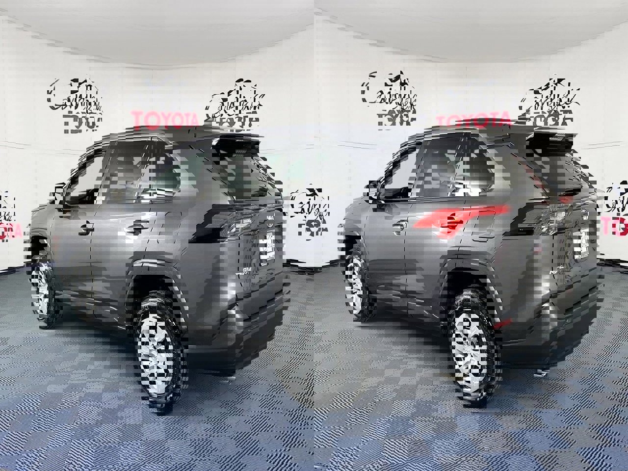Used 2022 Toyota RAV4 LE image 6