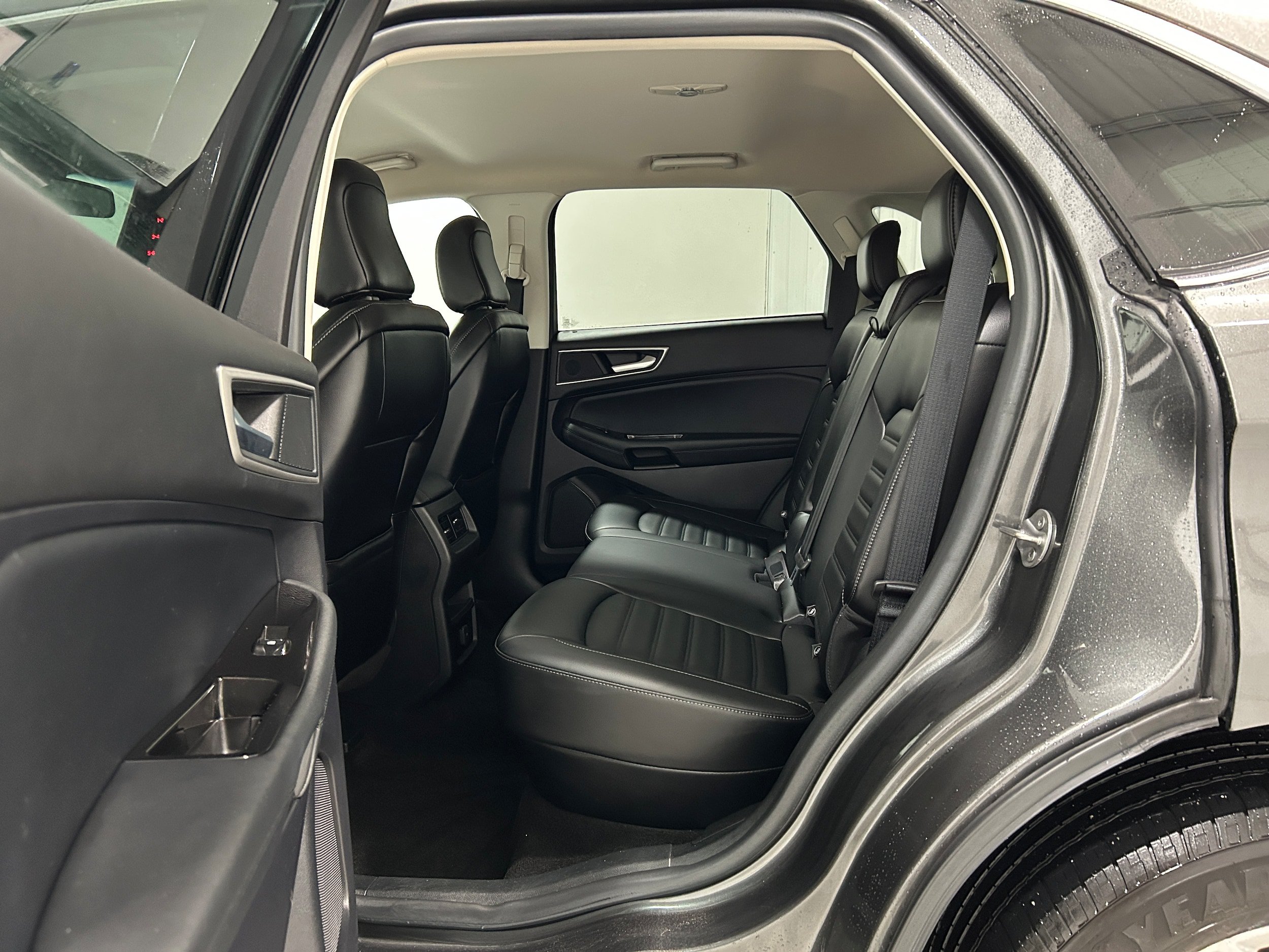 Used 2020 Ford Edge SEL AWD/4WD image 27
