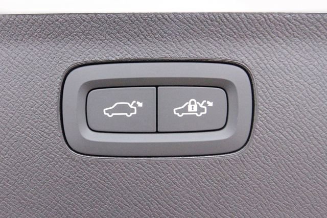 Certified 2025 Volvo XC90 B6 Plus w/ Protection Package Premier image 38