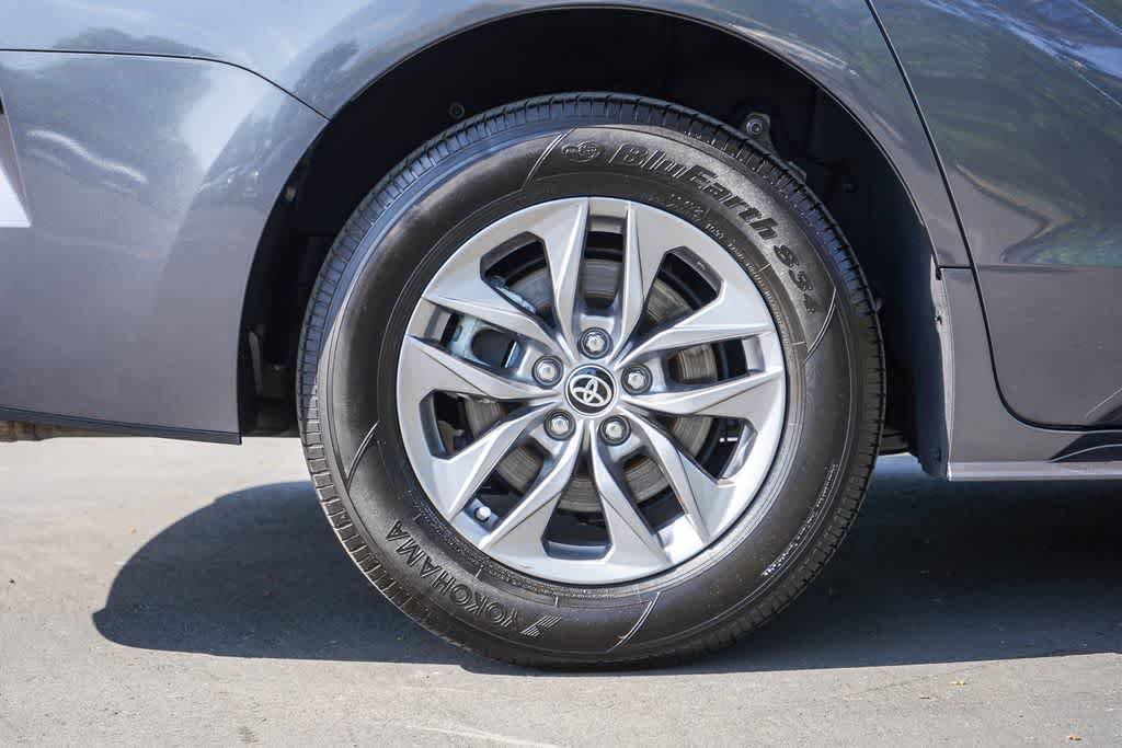 Used 2025 Toyota Sienna LE FWD image 8