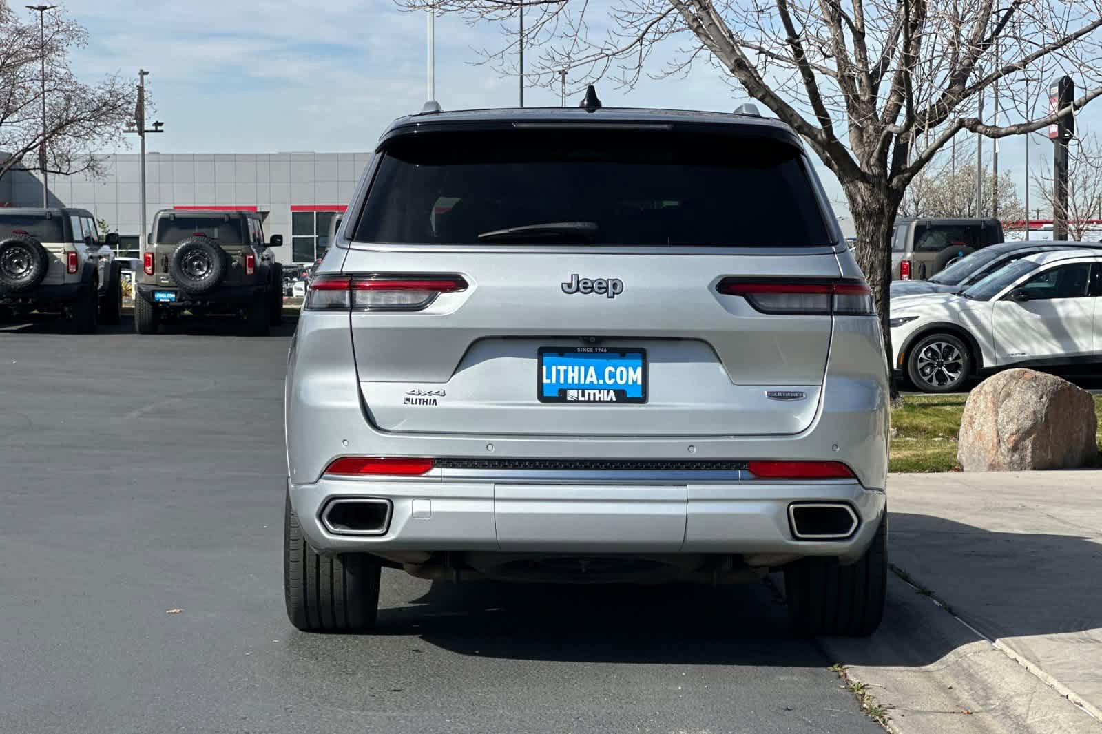 Used 2023 Jeep Grand Cherokee L Summit AWD/4WD image 6
