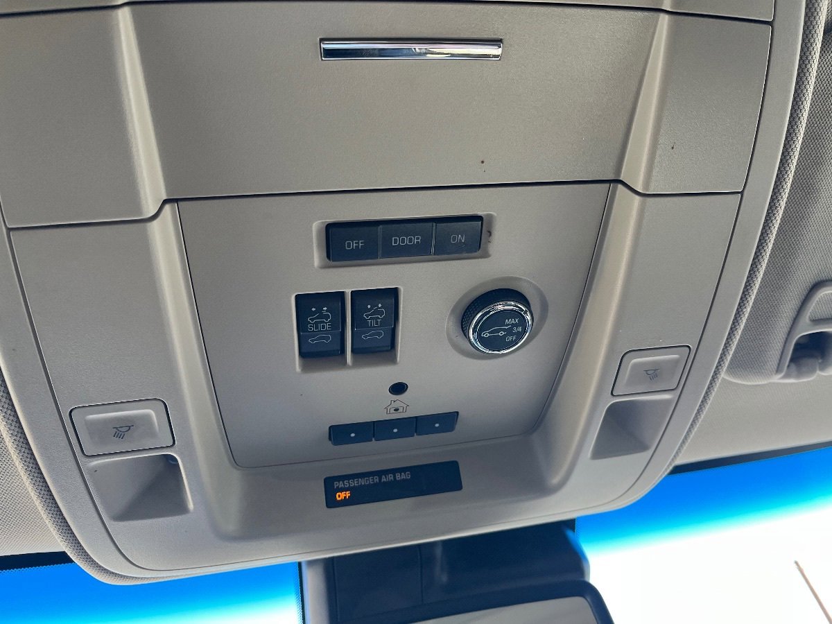Used 2019 Chevrolet Suburban LT RWD image 23