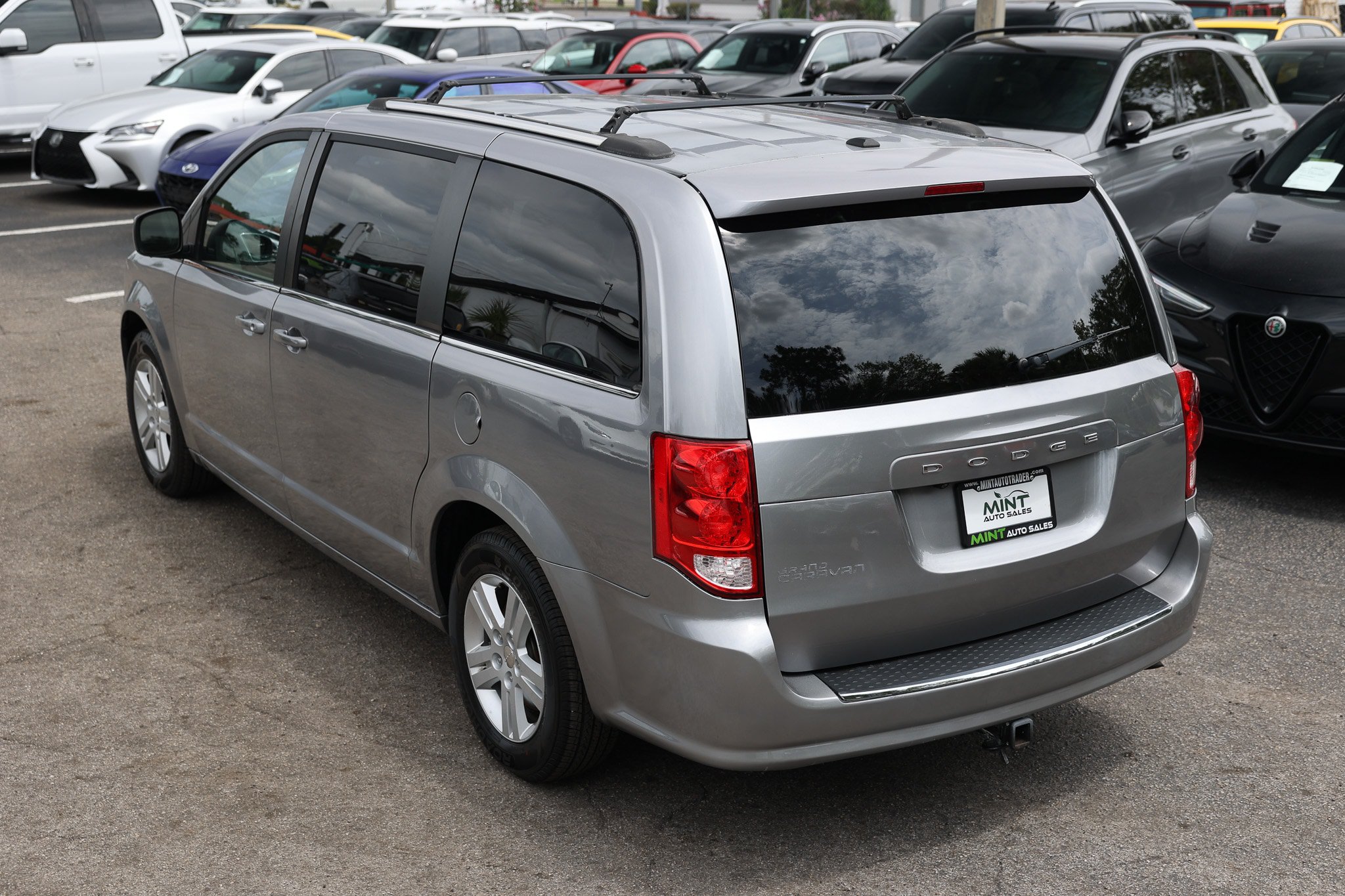 Used 2018 Dodge Grand Caravan SXT FWD image 8